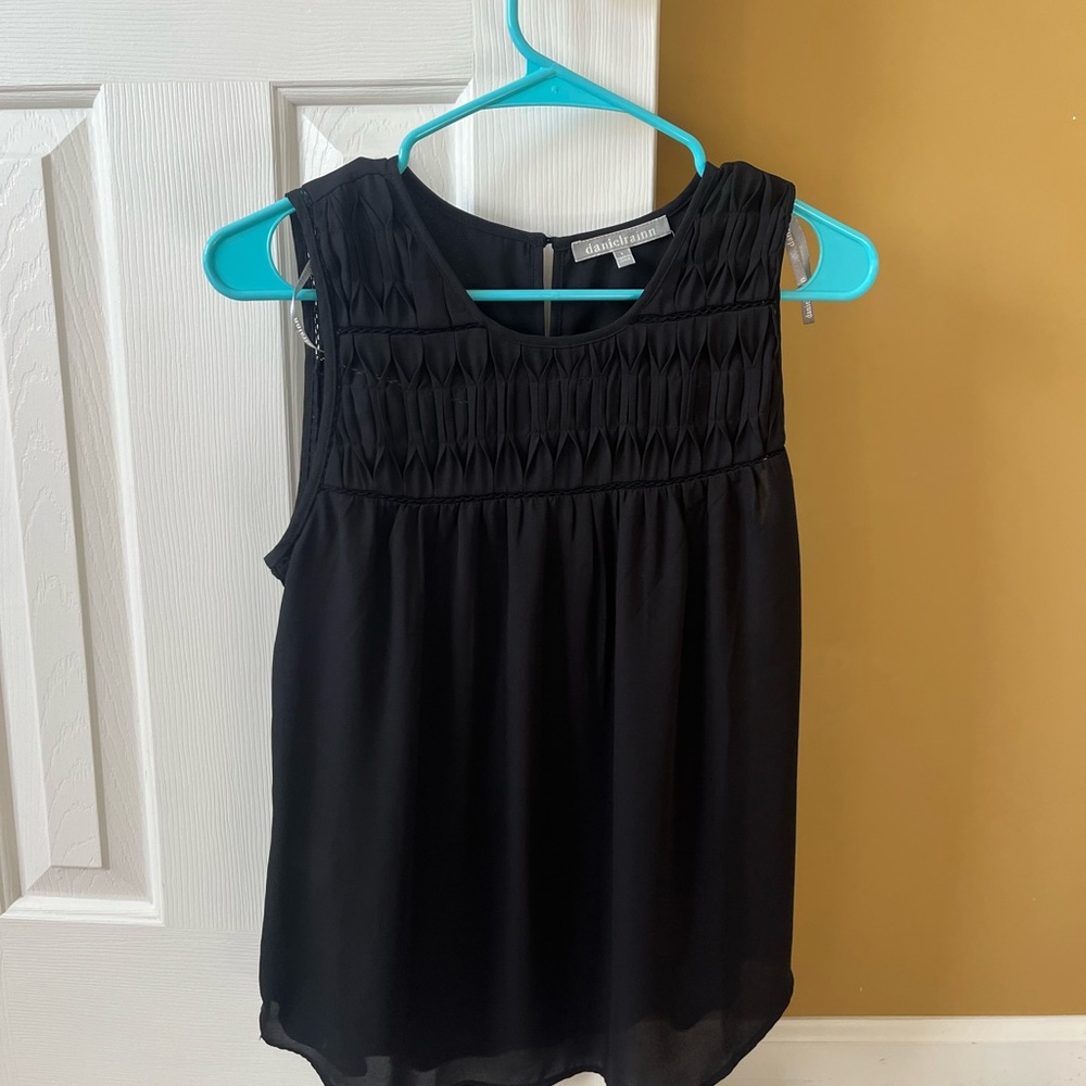 Daniel Rainn Black Sleeveless Blouse